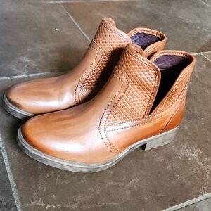 Roan women's boots size 7.5